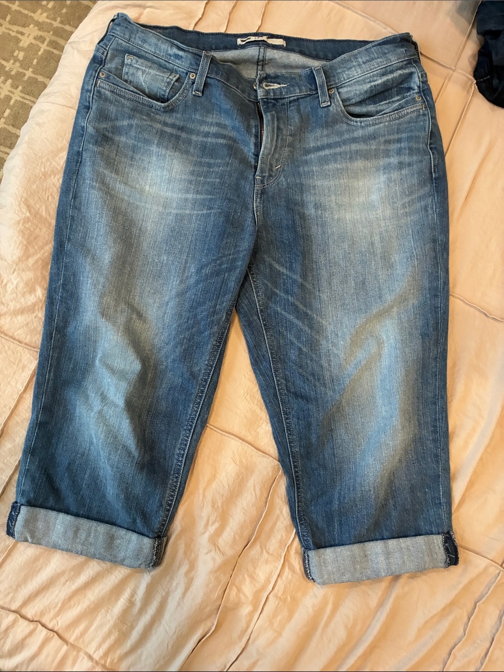 Levi's Blue Denim Cuffed Women's Capris